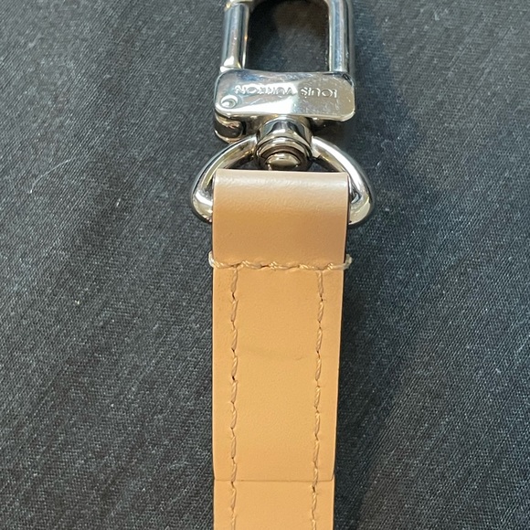 Louis Vuitton/ Dune colored strap with silver hardware. - Picture 10 of 12